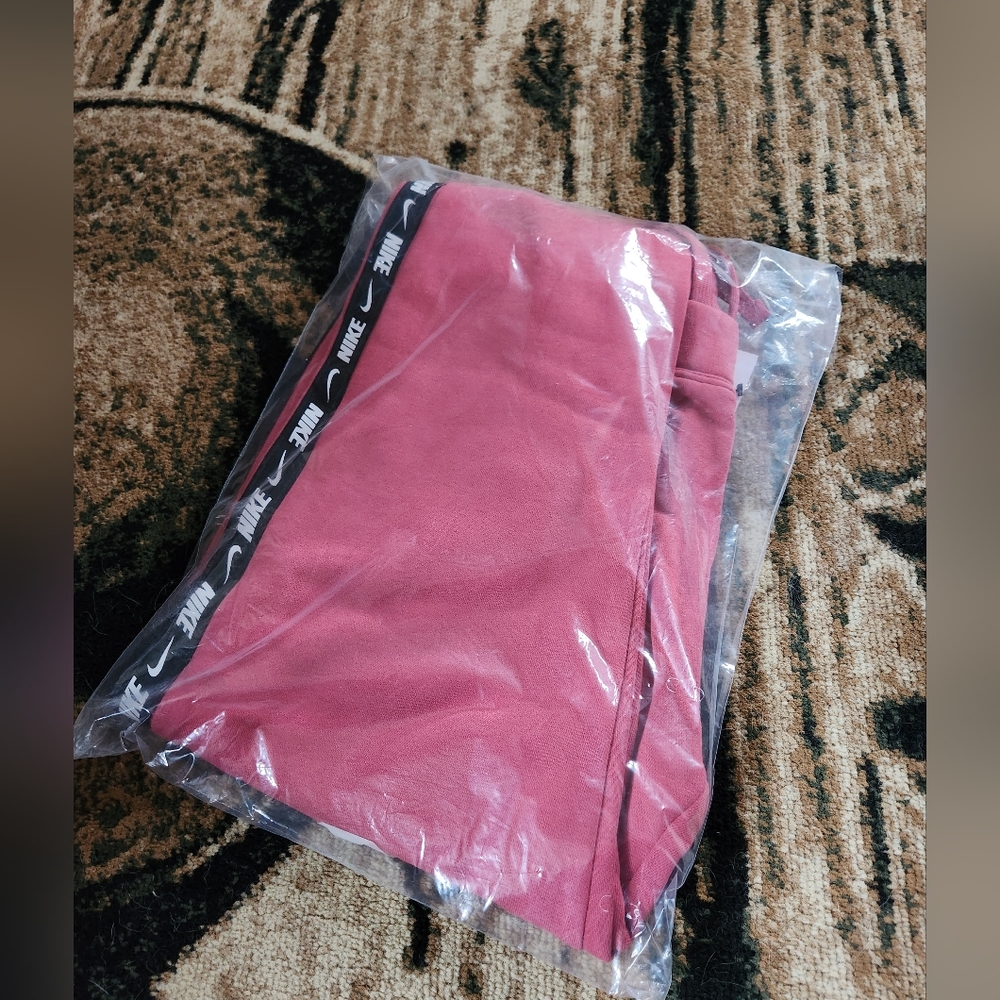 Nike sweatpants Only. - Picture 13 of 16